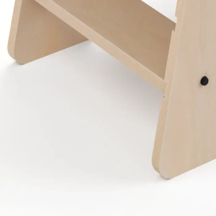 Close-up of the arch cut into the foot of the side panel